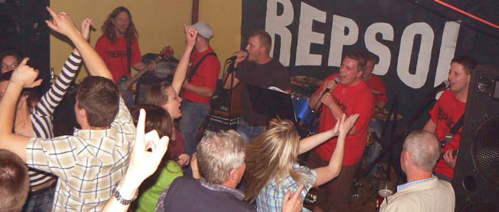 ... koncert bystick skupiny REPSOL v Bystici pod Lopenkem 21.4.2007 ... foto: Martin Zemek ... sestih: Vlasti