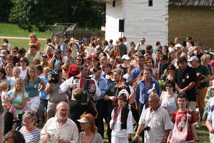 ... n poad RODINN ZPVN A MUZICROVN se stal lauretem Strnice 2007 ...vyrobil: Vlasti 