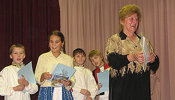  předsedkyně poroty Vlasta Grycová vyhlašuje výsledky ... 11.11.2007 … foto: B. Smetanová 