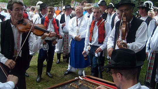  ... Borian zpvaj u Burk na Festivalu esneku 2008 ... foto: Vlastimil Ondra