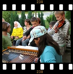  Muzikaa zk venku ... 23.8.2009 ... foto: Andrea Mikarov