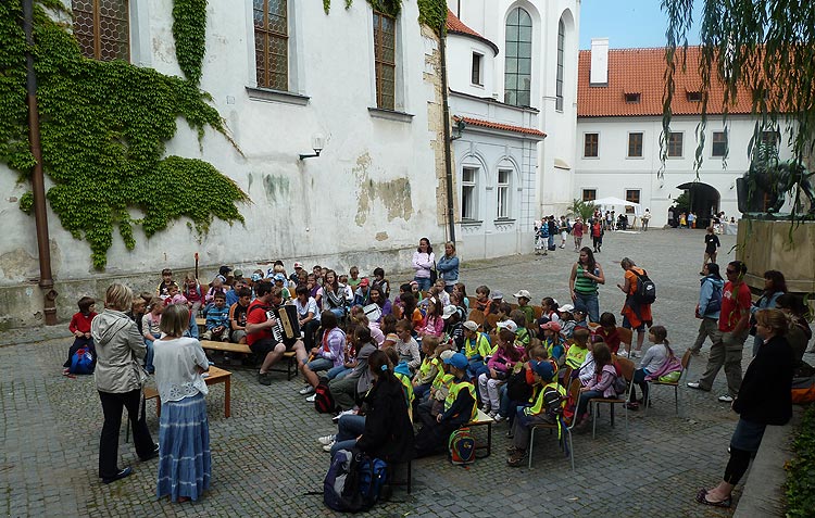 Mal nivnika a Kutko na literrnm festivalu Dti, tte!